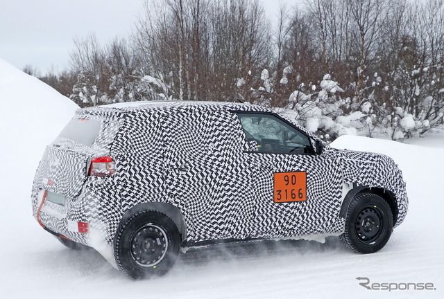シトロエン C3ベースのクロスオーバーSUV(スクープ写真)