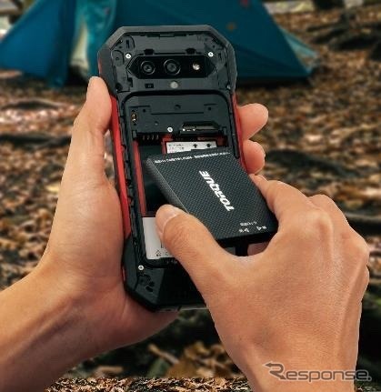京セラTORQUE 5G:着脱可能バッテリー