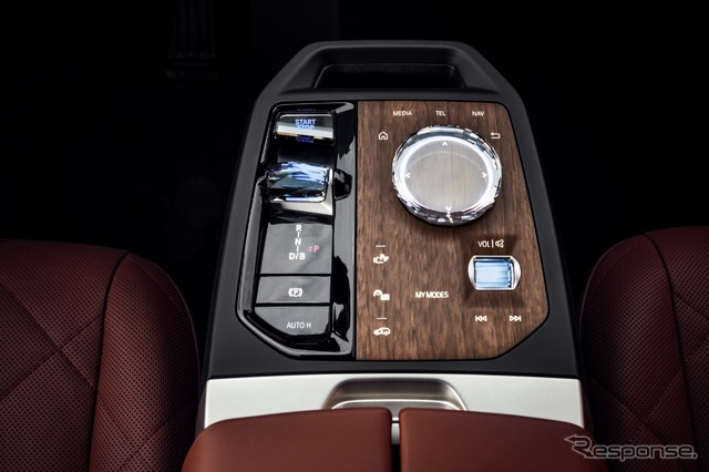 「BMWオペレーティングシステム8」を最初に搭載するBMW iX のインテリア