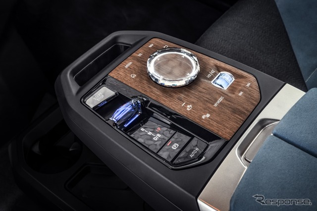 「BMWオペレーティングシステム8」を最初に搭載するBMW iX のインテリア