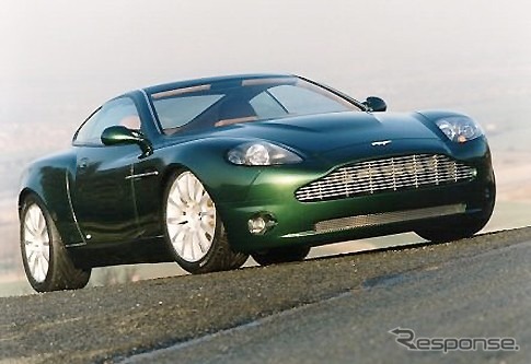 アストンマーチンがマラネロ撃墜をねらうV12スーパーカーとは