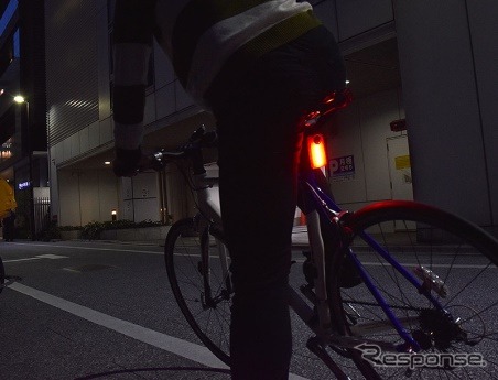 ドライブレコーダー機能付き自転車用テールライト「バッカム」