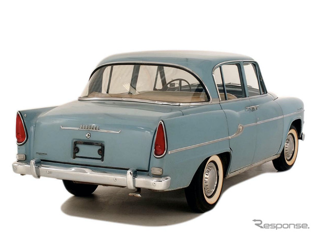 トヨペット・クラウンRS-L型 Toyopet Crown Model RS-L（1958年）。ボディサイドの装飾のバリエーションか。