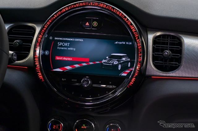 MINI ハッチバック 改良新型の新OS採用の8.8インチカラーディスプレイ