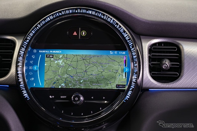 MINI ハッチバック 改良新型の新OS採用の8.8インチカラーディスプレイ