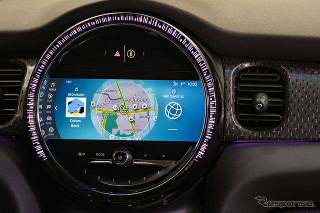 MINI ハッチバック 改良新型の新OS採用の8.8インチカラーディスプレイ