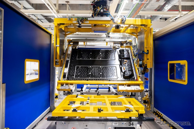 メルセデスベンツ EQS のバッテリーの生産を開始したドイツのシュトゥットガルト・ヘーデルフィンゲン工場