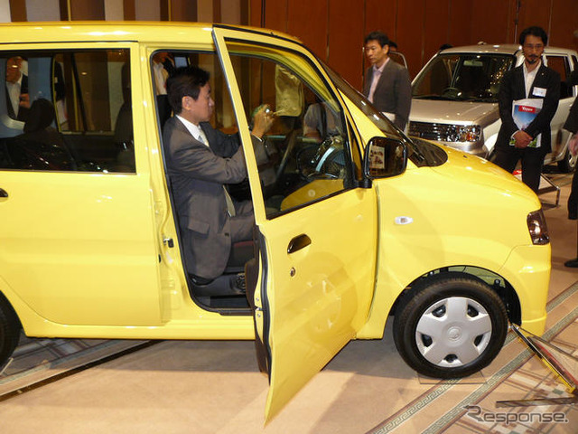 【三菱 トッポ 新型発表】180cm+・90kg+の巨漢記者が前席を実測