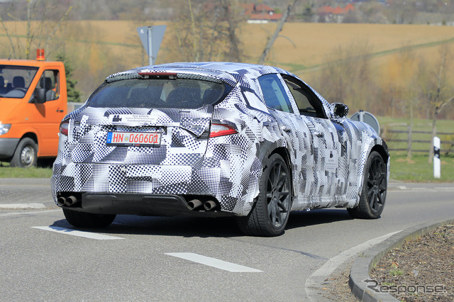 フェラーリ初のSUV「プロサングエ(仮)」開発車両(スクープ写真)