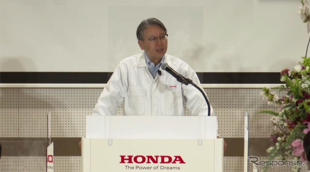ホンダ　2021年度入社式で講話する三部敏宏社長