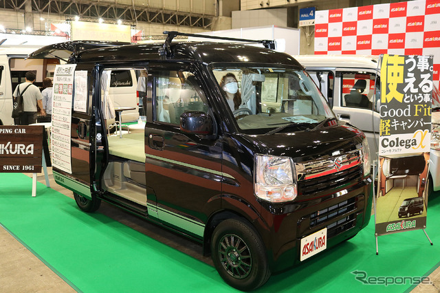 コレーガ アルファ(朝倉自動車商会)は走行充電やサブバッテリーなどを備え電装系の充実が特徴。シンプルなベッドも使いやすい。