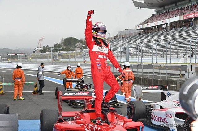 優勝した野尻選手