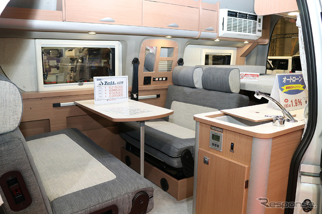 東和モータース販売のツェルトKlima(キリマ)は車載クーラーを標準装備したのが自慢。オーバーヘッドにビルトインされた室内機もスマート。