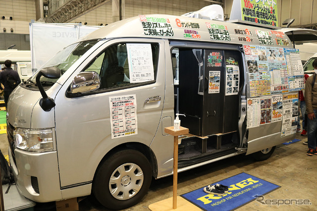 バカンチェス プライベート(リンエイ)は長期のクルマ旅に便利なソーラーシステムの搭載などが魅力。2人掛けのソファなども割り切った仕様。