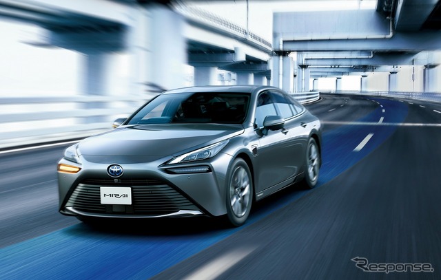 トヨタ MIRAI Advanced Drive(プレシャスメタル)<オプション装着車>
