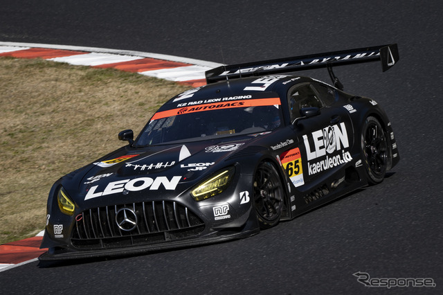 GT300クラス2位の#65 LEON PYRAMID AMG