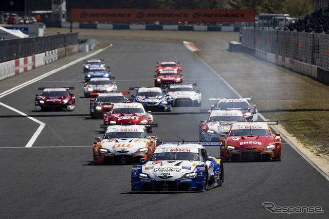 決勝レーススタートシーン(GT500クラス)