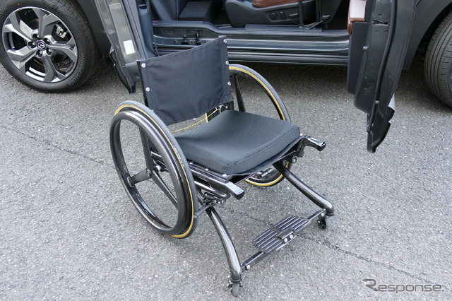 マツダ MX-30 EVモデル Self-empowerment Drive Vehicle（自操車）