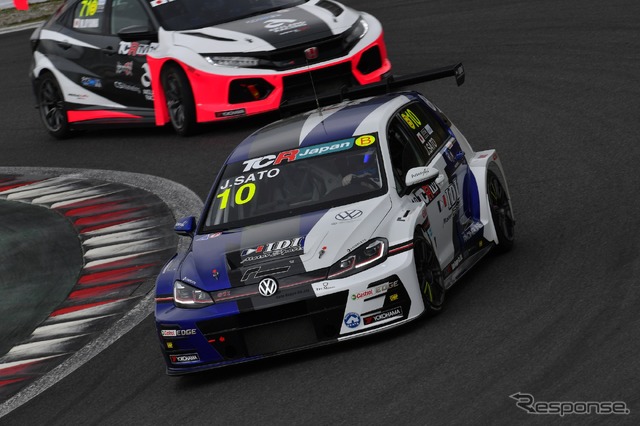 #10 佐藤潤選手（フォルクスワーゲン ゴルフ GTI TCR）