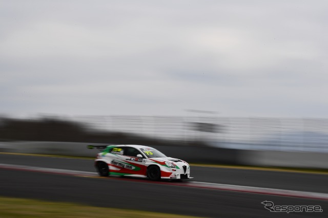 #73 大蔵峰樹選手（アルファロメオ ジュリエッタ ヴェローチェ TCR）