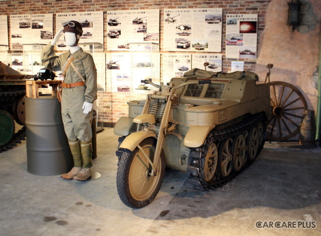 プライベートミュージアム「社長の小部屋」の展示品や展示車両（Sd.kfz.2 ケッテンクラート）