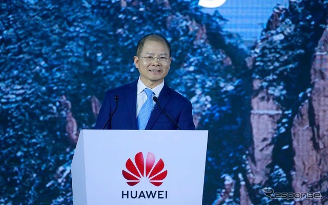 第18回グローバルアナリストサミットで基調講演を行うファーウェイのエリック・シュー会長
