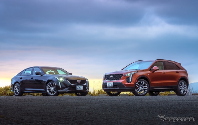 キャデラック CT5(左)とXT4(右)