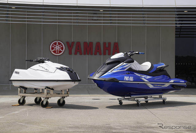 ヤマハの最新モデル『スーパージェット』(左)とGP1800R SVHO