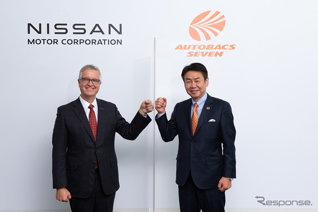 日産自動車 グローバルアフターセールス担当 ケント オハラ専務執行役員(左)とオートバックスセブン小林喜夫巳社長(右)