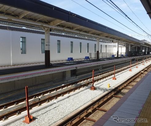 5月22日に上下とも高架化される羽衣駅。写真はその上りホーム。