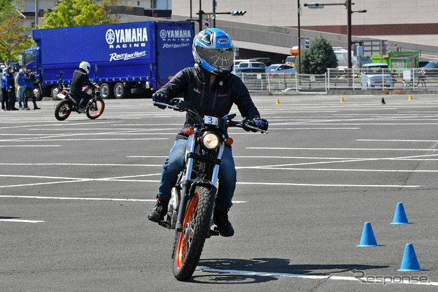 1本目は車体は倒さず、加減速もゆるめに走行