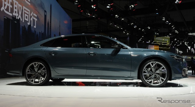 アウディ A7 L(上海モーターショー2021)