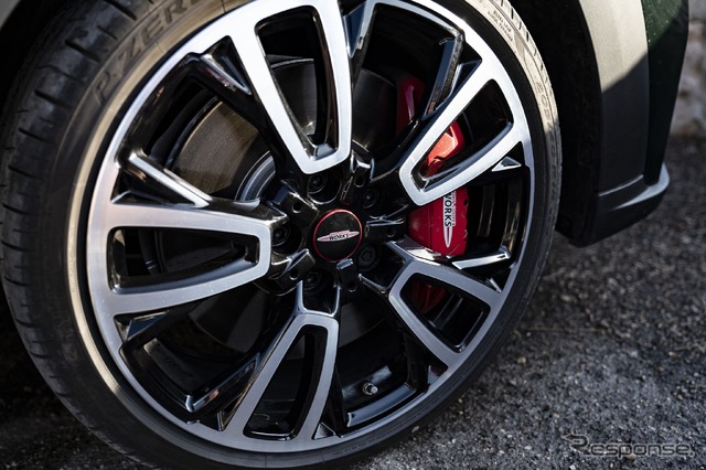 MINI コンバーチブル「ジョンクーパーワークス(JCW)」改良新型