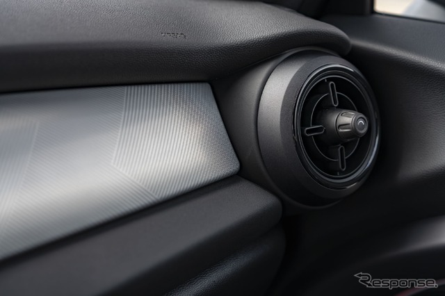 MINI コンバーチブル「ジョンクーパーワークス(JCW)」改良新型