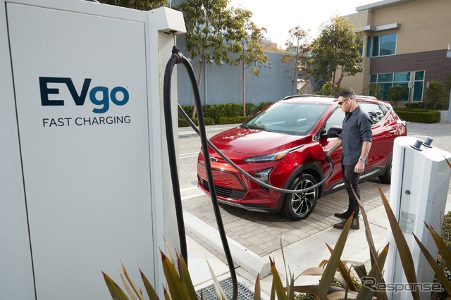 GMのシボレー・ボルト EUV と急速充電ステーション「EVgo」