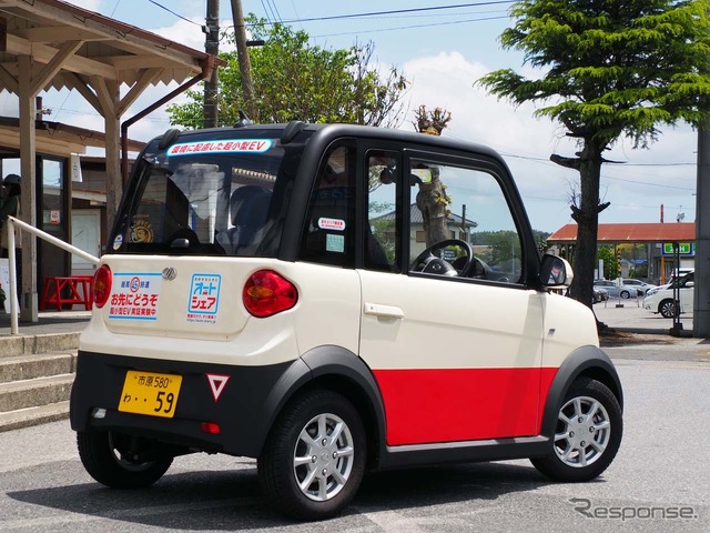 オートシェアに使われる超小型EV“ジャイアン”。制限速度が45km/hであることも明示してある