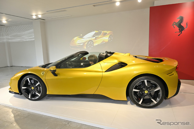 フェラーリ SF90スパイダーRHT、クローズ~オープン