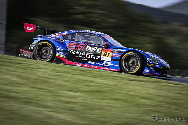 GT300クラス2位の#61 SUBARU BRZ R&D SPORT(井口卓人/山内英輝)