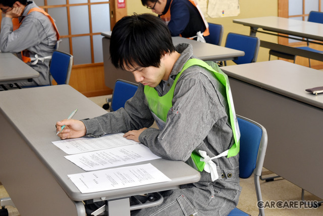 腕一本! 長野の鈑金塗装職人たちが競い合うプロの技に密着