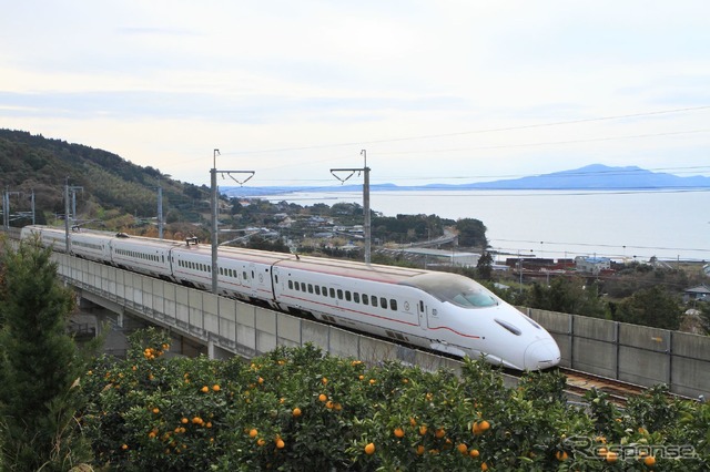 九州新幹線の宅配便輸送。写真は800系。