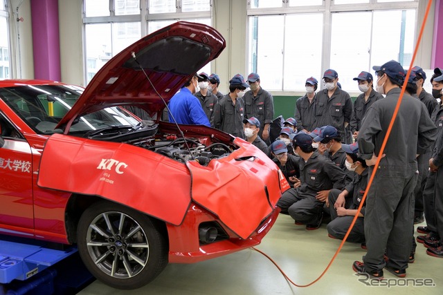 埼玉自動車大学校「公開授業+旧車・スーパーカー展示」
