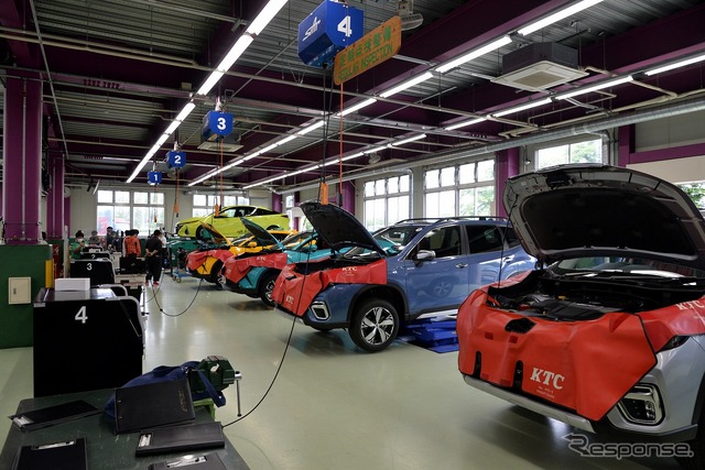 埼玉自動車大学校「公開授業+旧車・スーパーカー展示」