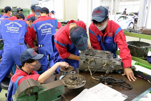埼玉自動車大学校「公開授業+旧車・スーパーカー展示」