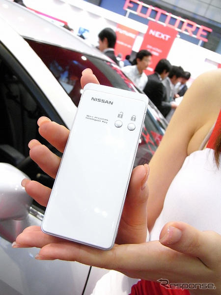 【CEATEC08】インテリジェントキー機能ケータイ…日産とNTTドコモ