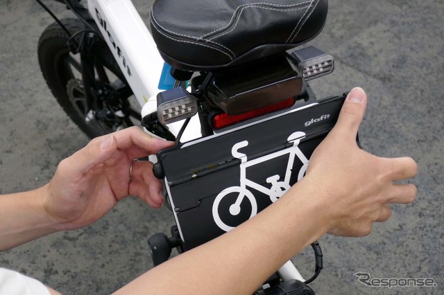 モビチェンで自転車にする操作その3/カチッとロックするまでカバーを引き上げたら終了
