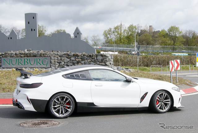 BMW M8をベースとした謎の開発車両(スクープ写真)
