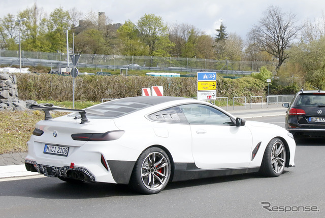 BMW M8をベースとした謎の開発車両(スクープ写真)