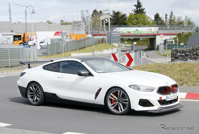 BMW M8をベースとした謎の開発車両(スクープ写真)