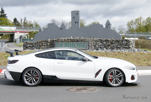 BMW M8をベースとした謎の開発車両(スクープ写真)