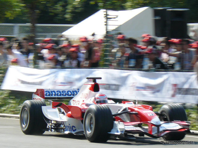 【トヨタF1お台場イベント】グロック&可夢偉がトヨタサウンドも高らかに